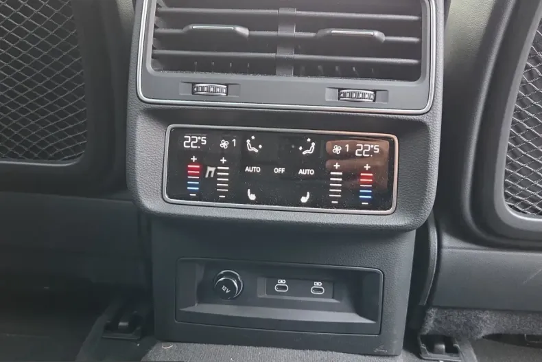 Audi Q8 din 2023 cu 84.336 km - oferta AUD207480 - foto 18