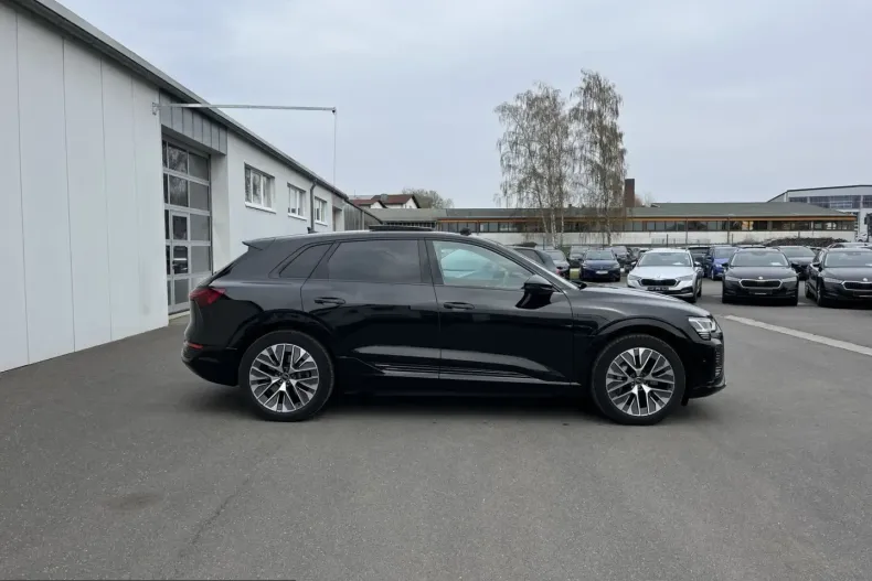 Audi Q8 din 2023 cu 21.482 km - oferta AUD207487 - foto 4