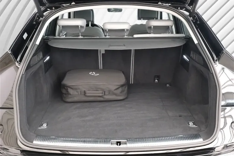 Audi Q5 din 2022 cu 7.935 km - oferta AUD207521 - foto 6