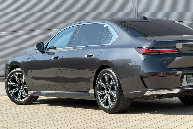 BMW 740 (Seria 7) din 2024 cu 44.640 km - oferta BMW207549 - foto 11