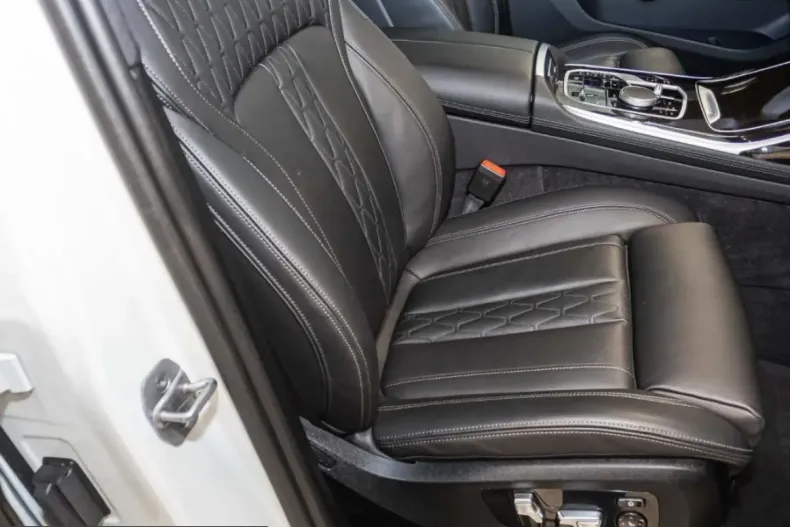 BMW X7 (Seria X) din 2024 cu 21.200 km - oferta BMW207558 - foto 19