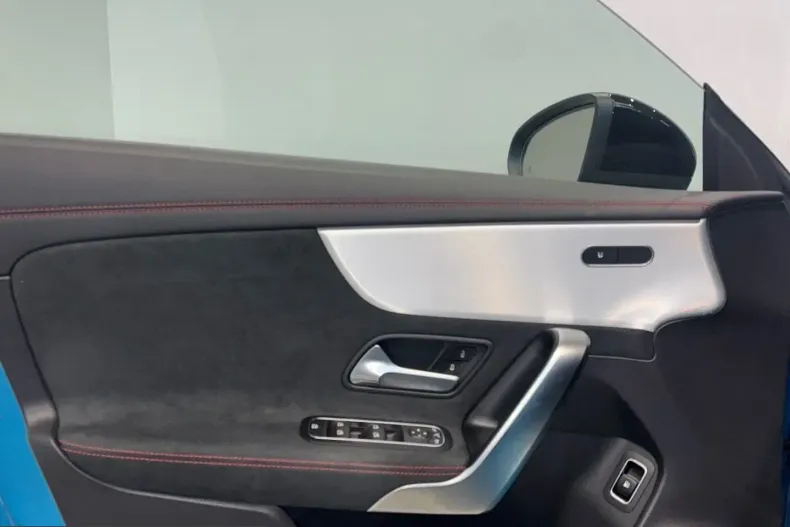 Mercedes-Benz CLA 250 (Clasa CLA) din 2025 cu 15.861 km - oferta MER207578 - foto 12