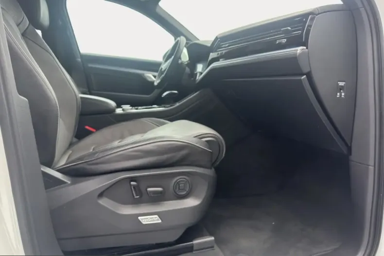 Volkswagen Touareg din 2022 cu 85.891 km - oferta VOL207589 - foto 19