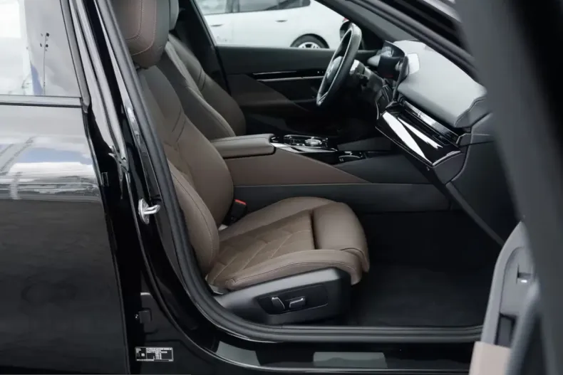 BMW 530 (Seria 5) din 2024 cu 9.600 km - oferta BMW207624 - foto 8