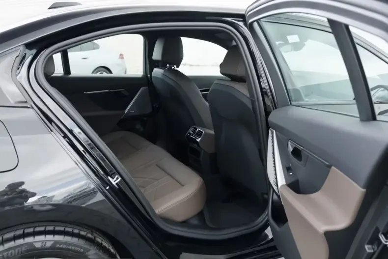 BMW 530 (Seria 5) din 2024 cu 9.600 km - oferta BMW207624 - foto 17