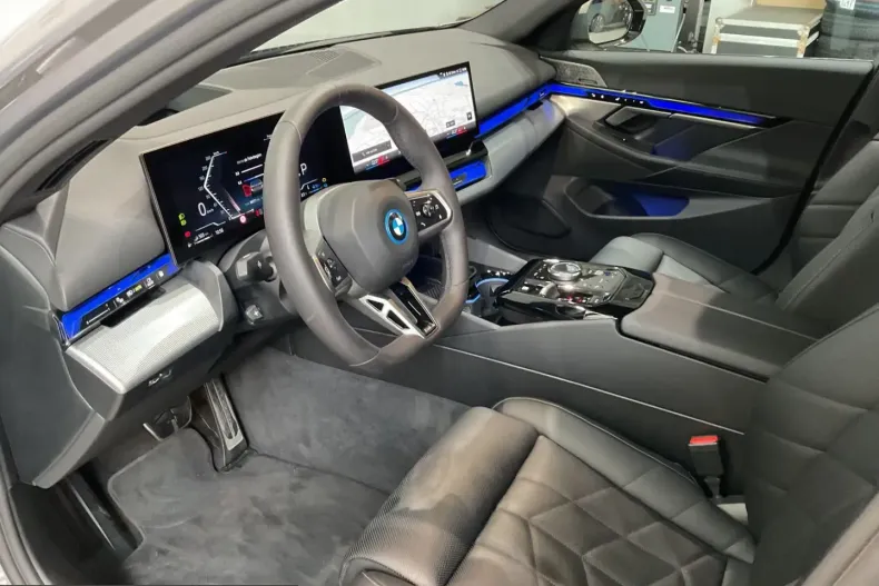 BMW 550 (Seria 5) din 2025 cu 26.350 km - oferta BMW207643 - foto 9