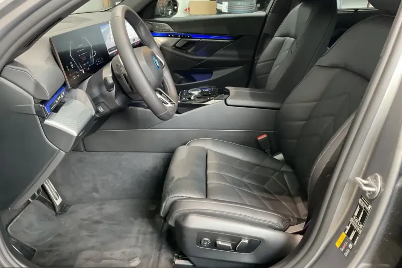 BMW 550 (Seria 5) din 2025 cu 26.350 km - oferta BMW207643 - foto 10