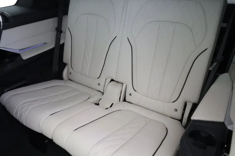 BMW X7 (Seria X) din 2024 cu 14.455 km - oferta BMW207665 - foto 15