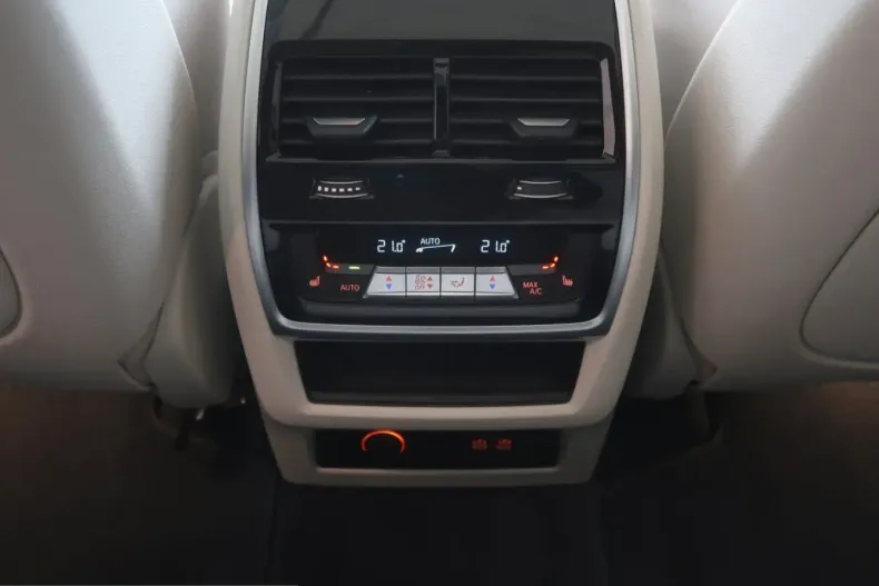 BMW X7 (Seria X) din 2024 cu 14.455 km - oferta BMW207665 - foto 19