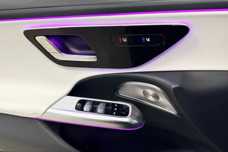 Mercedes-Benz E 220 (Clasa E) din 2025 cu 14.000 km - oferta MER207679 - foto 8