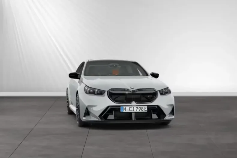 BMW M5 (Seria 5) din 2025 cu 8.700 km - oferta BMW207689 - foto 3