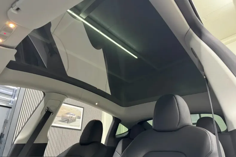 Tesla Model Y din 2023 cu 68.608 km - oferta TES207694 - foto 10