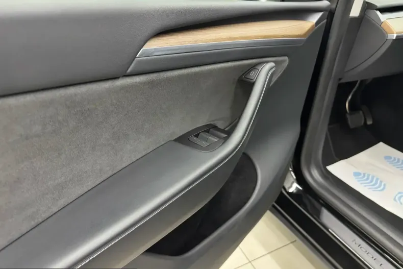 Tesla Model Y din 2023 cu 68.608 km - oferta TES207694 - foto 14