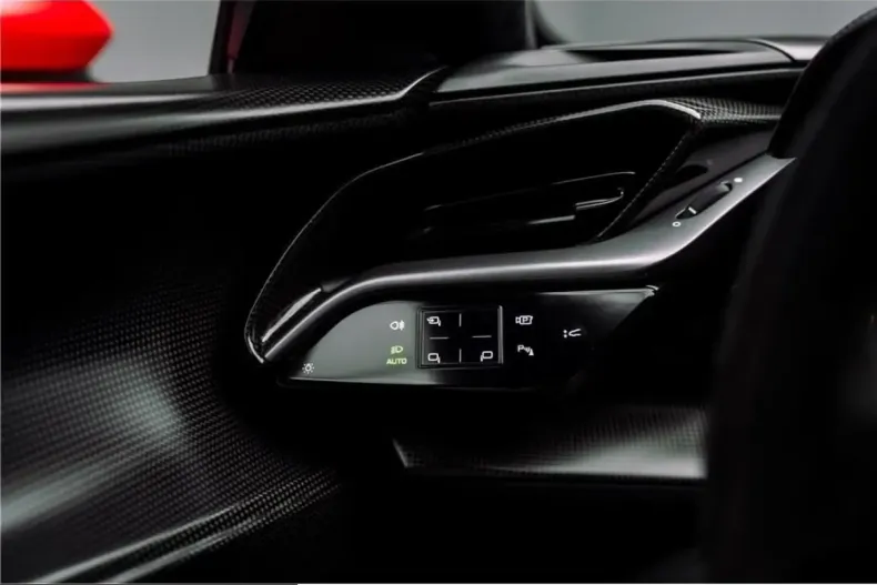 Ferrari SF90 din 2024 cu 2.500 km - oferta FER207719 - foto 24