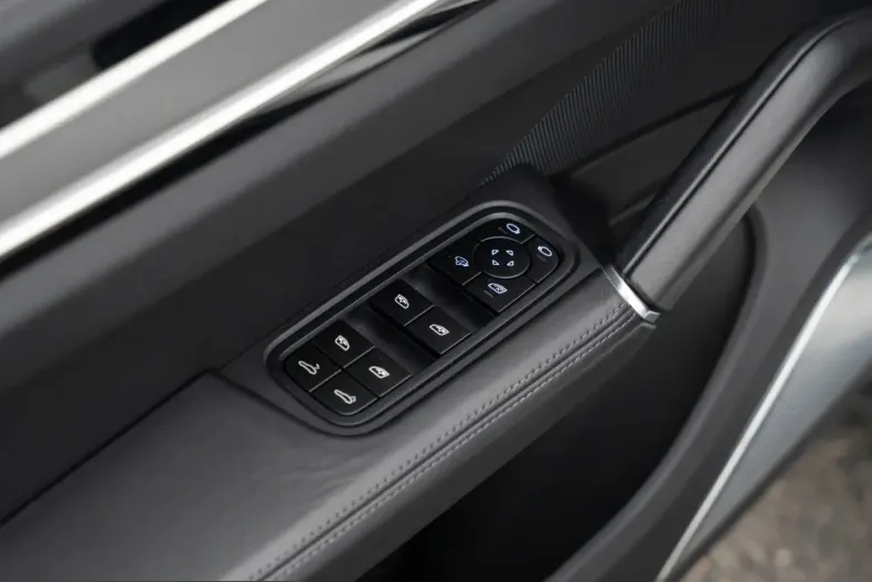 Porsche Cayenne din 2023 cu 36.990 km - oferta POR207778 - foto 21