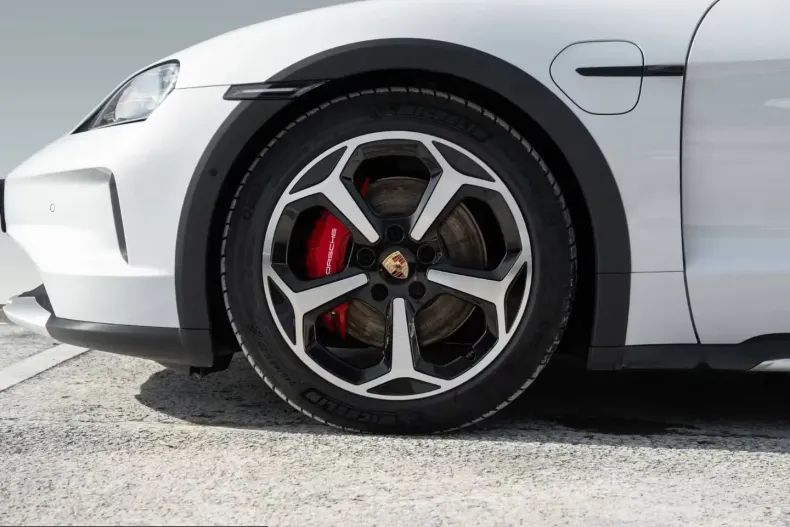 Porsche Taycan din 2024 cu 13.733 km - oferta POR207786 - foto 6