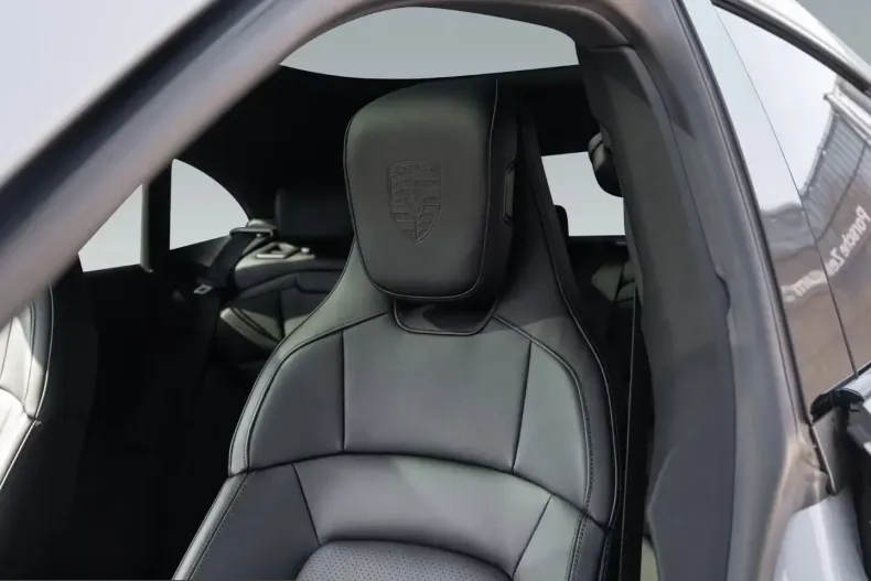 Porsche Taycan din 2024 cu 13.733 km - oferta POR207786 - foto 10