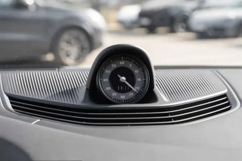 Porsche Taycan din 2024 cu 13.733 km - oferta POR207786 - foto 18