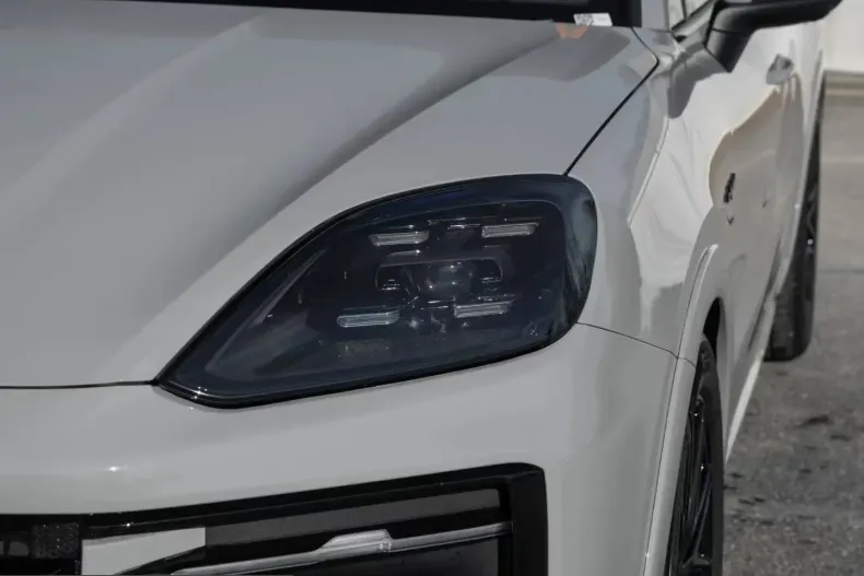 Porsche Cayenne din 2025 cu 6.504 km - oferta POR207788 - foto 31