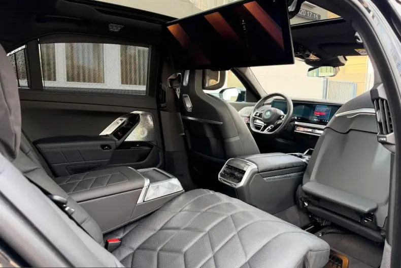 BMW i7 (Seria 7) din 2023 cu 16.528 km - oferta BMW207801 - foto 1