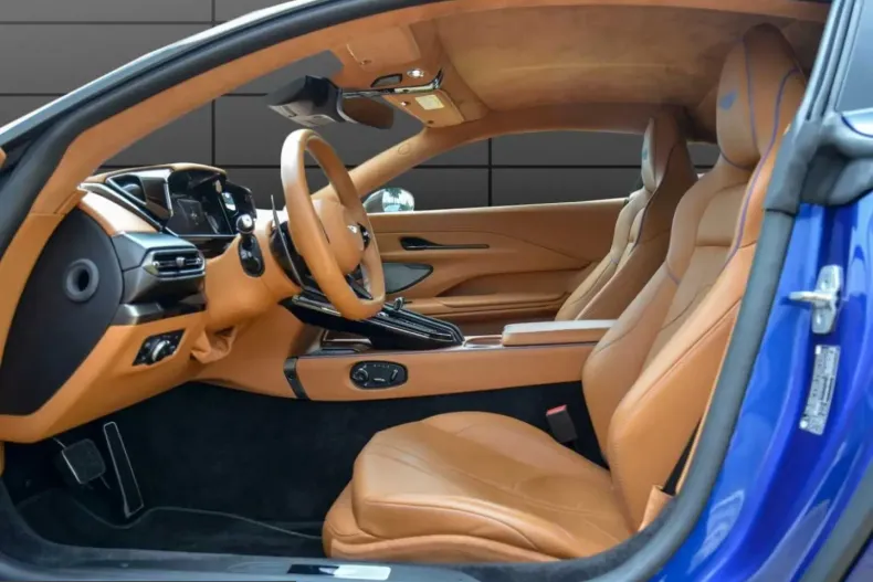 Aston Martin V8 Vantage din 2024 cu 10.499 km - oferta AST207806 - foto 7