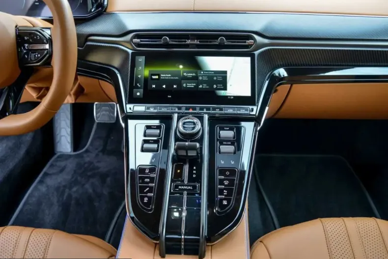 Aston Martin V8 Vantage din 2024 cu 10.499 km - oferta AST207806 - foto 11