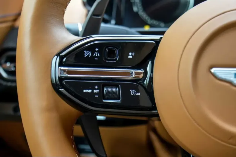 Aston Martin V8 Vantage din 2024 cu 10.499 km - oferta AST207806 - foto 23