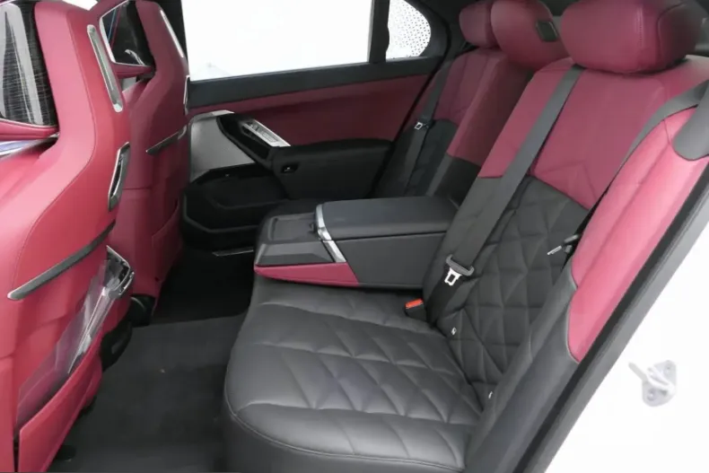 BMW 740 (Seria 7) din 2025 cu 6.349 km - oferta BMW207807 - foto 9