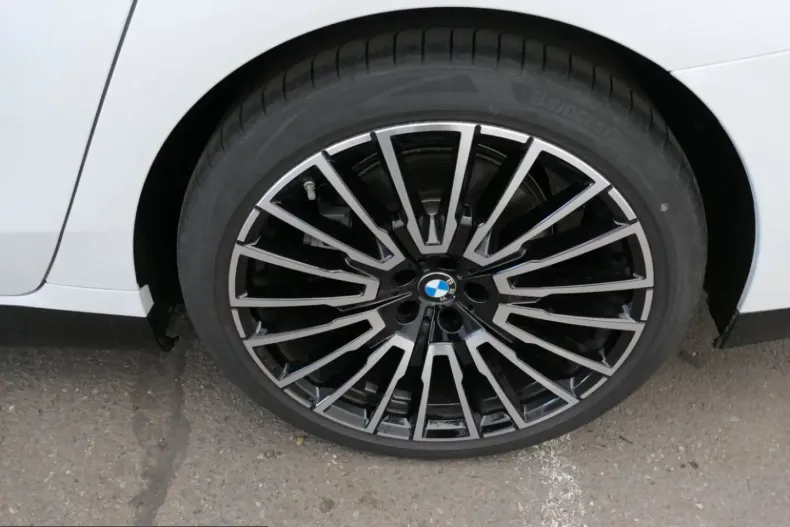 BMW 740 (Seria 7) din 2025 cu 6.349 km - oferta BMW207807 - foto 12