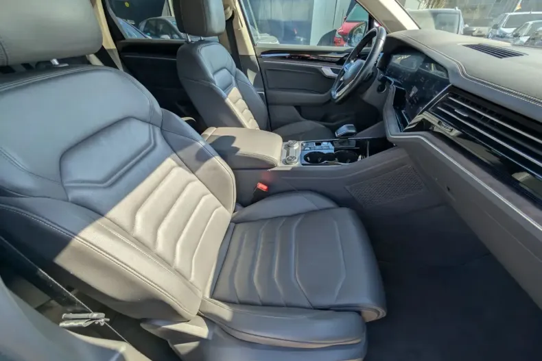 Volkswagen Touareg din 2021 cu 146.855 km - oferta VOL207849 - foto 25