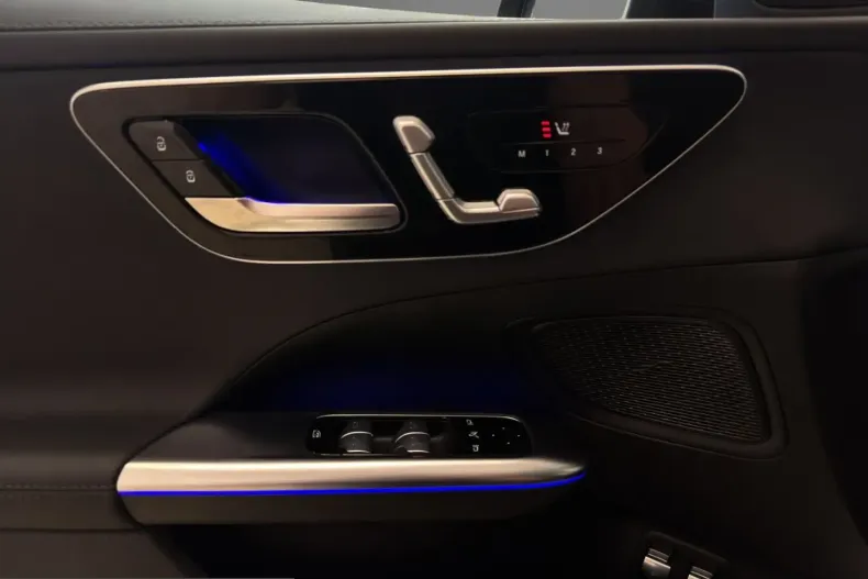 Mercedes-Benz C 300 (Clasa C) din 2025 cu 23.377 km - oferta MER207859 - foto 14