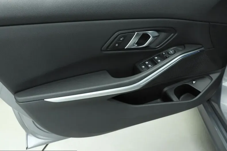 BMW 320 (Seria 3) din 2024 cu 33.000 km - oferta BMW207860 - foto 20