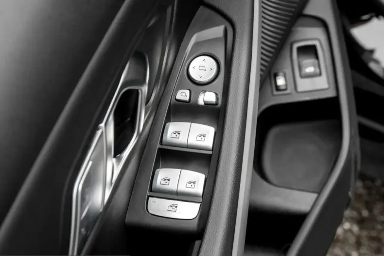 BMW 330 (Seria 3) din 2024 cu 49.827 km - oferta BMW207863 - foto 12