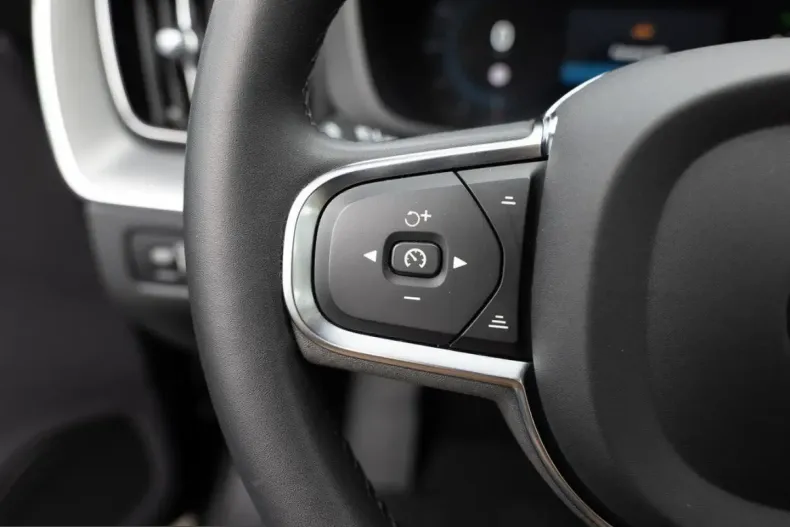 Volvo XC60 din 2021 cu 36.382 km - oferta VOL207868 - foto 40