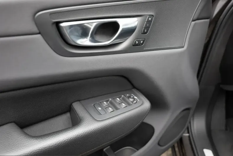 Volvo XC60 din 2021 cu 36.382 km - oferta VOL207868 - foto 46