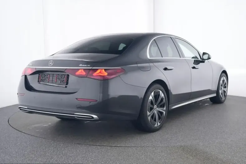 Mercedes-Benz E 400 (Clasa E) din 2025 cu 19.999 km - oferta MER207875 - foto 3