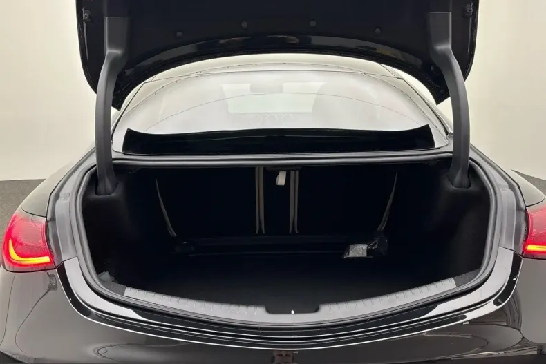 Mercedes-Benz CLE 300 (Clasa CLE) din 2025 cu 3.900 km - oferta MER207881 - foto 13