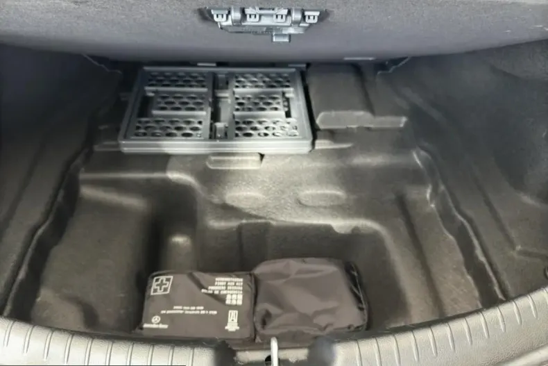 Mercedes-Benz CLE 450 (Clasa CLE) din 2024 cu 16.441 km - oferta MER207885 - foto 17