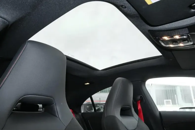 Mercedes-Benz CLA 45 AMG (Clasa CLA) din 2025 cu 4.200 km - oferta MER207910 - foto 3