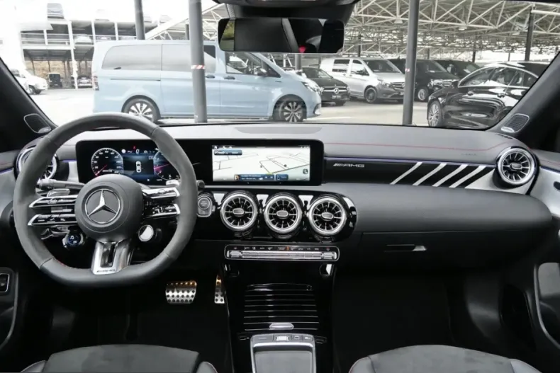 Mercedes-Benz CLA 45 AMG (Clasa CLA) din 2025 cu 4.200 km - oferta MER207910 - foto 4