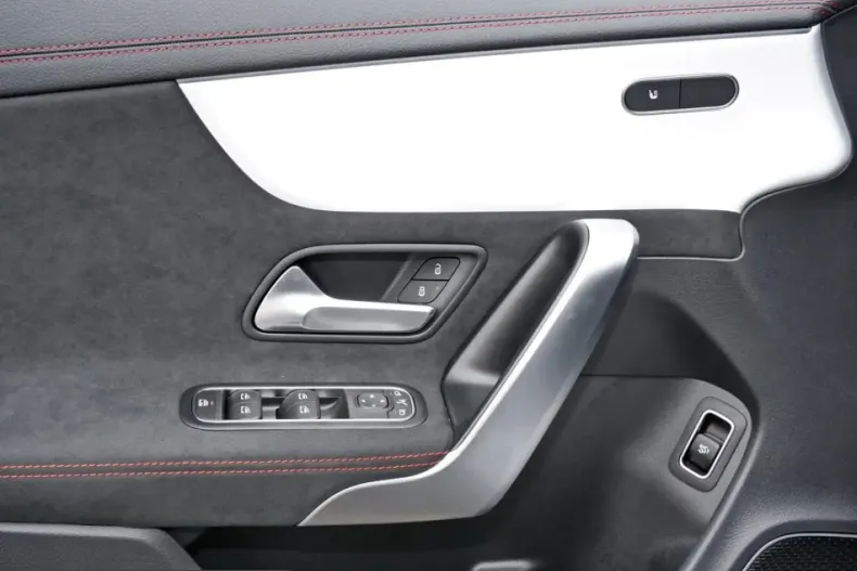 Mercedes-Benz CLA 45 AMG (Clasa CLA) din 2025 cu 4.200 km - oferta MER207910 - foto 18