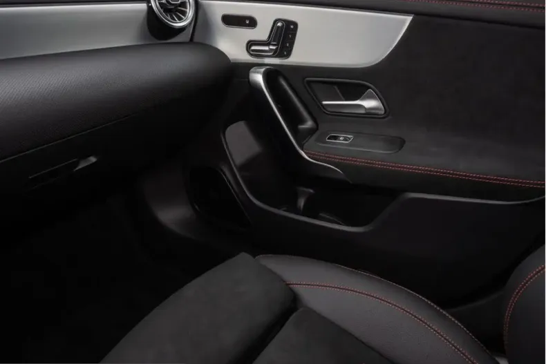 Mercedes-Benz CLA 45 AMG (Clasa CLA) din 2024 cu 12.458 km - oferta MER207911 - foto 16