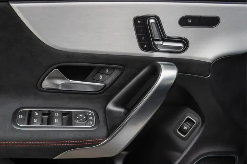 Mercedes-Benz CLA 45 AMG (Clasa CLA) din 2024 cu 12.458 km - oferta MER207911 - foto 23