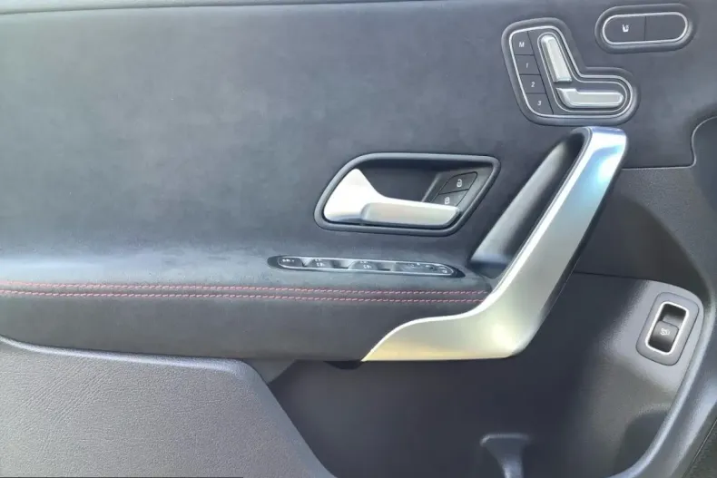 Mercedes-Benz CLA 35 AMG (Clasa CLA) din 2024 cu 23.433 km - oferta MER207915 - foto 7