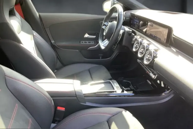 Mercedes-Benz CLA 35 AMG (Clasa CLA) din 2024 cu 23.433 km - oferta MER207915 - foto 17