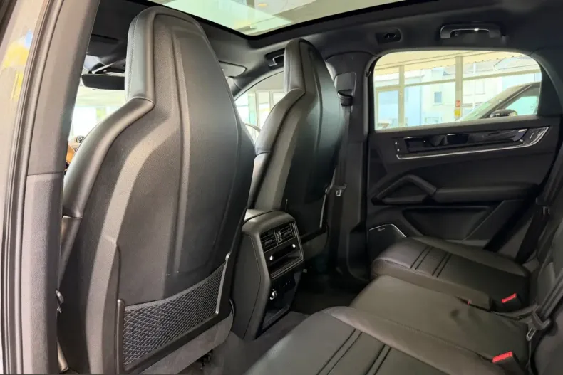 Porsche Cayenne din 2024 cu 46.000 km - oferta POR207943 - foto 36