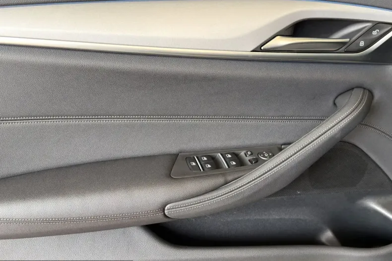 BMW 530 (Seria 5) din 2022 cu 41.765 km - oferta BMW207967 - foto 12