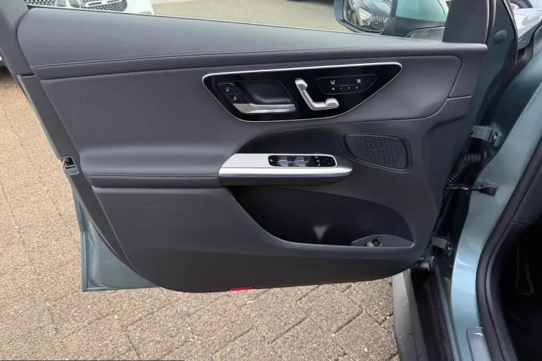 Mercedes-Benz GLC 300 (Clasa GLC) din 2025 cu 10.644 km - oferta MER208034 - foto 14