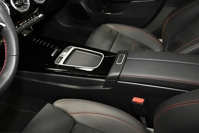 Mercedes-Benz CLA 250 (Clasa CLA) din 2025 cu 6.398 km - oferta MER208035 - foto 11