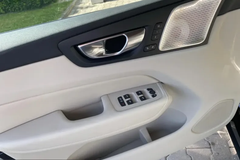 Volvo XC60 din 2025 cu 13.000 km - oferta VOL208067 - foto 8